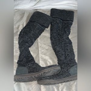 Grey Sweater knee high Uggs